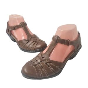 Clarks Wendy Alto Brown Leather T Strap Sandals Womens 6.5 Closed Toe
